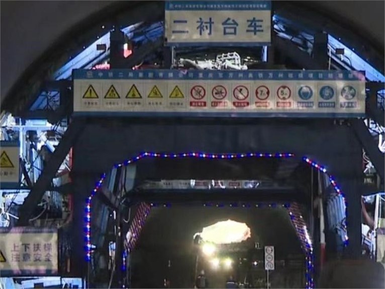 渝萬(wàn)高鐵隧道可視應(yīng)急廣播調(diào)度系統(tǒng)